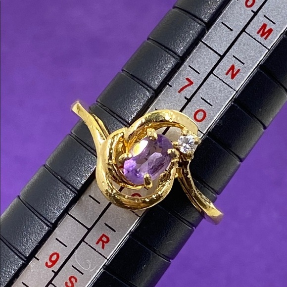 💛 Classic Gold Plated Purple & White CZ Ring - Picture 6 of 8